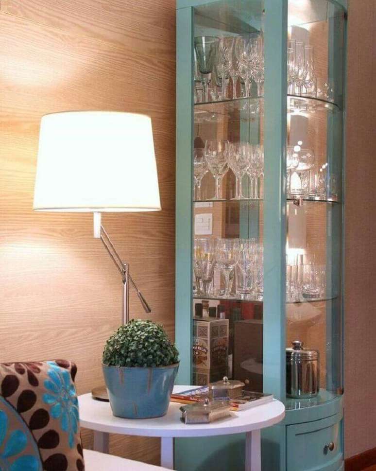 47. Cristaleira antiga pintada de azul