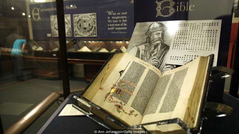 Das 150 a 180 Bíblias que Gutenberg imprimiu originalmente, hoje existem apenas 48