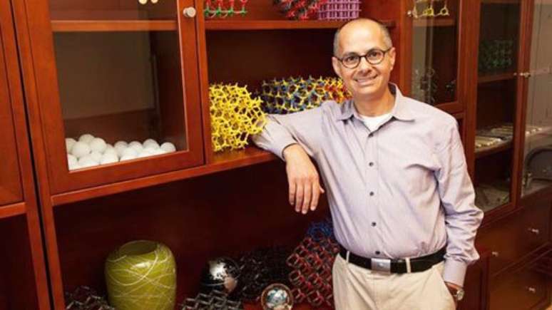 O químico Omar Yaghi trabalha com estruturas metalorgânicas