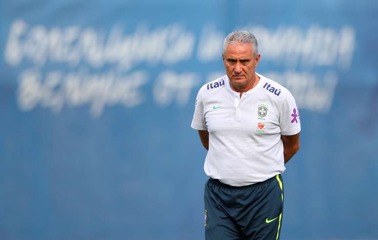 O técnico Tite em treino da Seleção