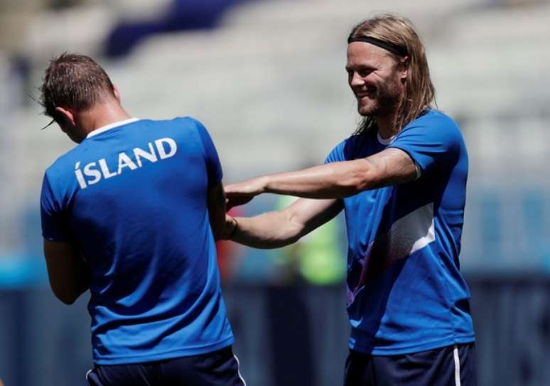 Birkir Bjarnason durante treino da sele&ccedil;&atilde;o da isl&acirc;ndia 21/06/2018 REUTERS/Ueslei Marcelino