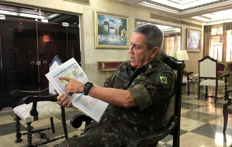 General Walter Braga Netto durante entrevista à Reuters no Rio de Janeiro