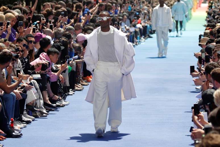 Modelo desfila cria&ccedil;&atilde;o de Virgil Abloh para a Louis Vuitton em durante a Semana de Moda Maculina de Paris
21/06/2018
REUTERS/Charles Platiau