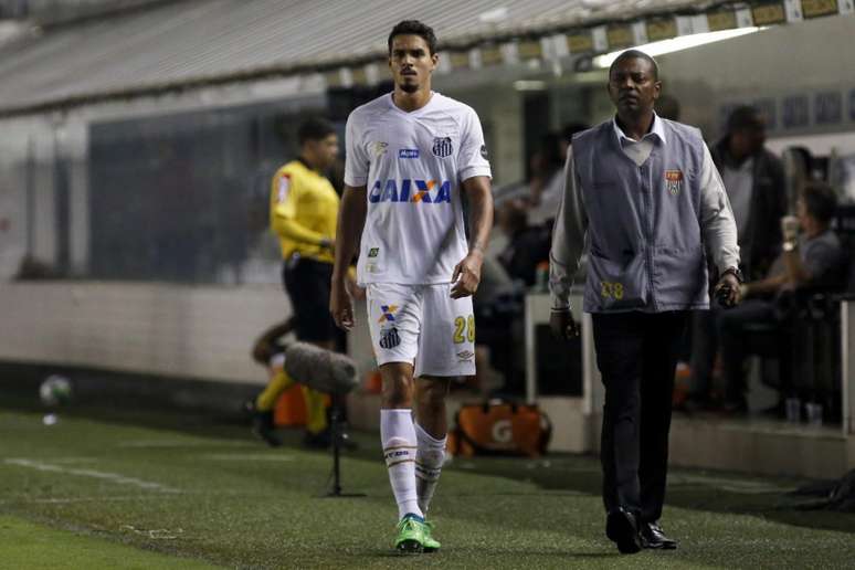 Perto de deixar o Santos, Peres lamenta venda e gostaria de manter Veríssimo (Foto: Marco Galvão)