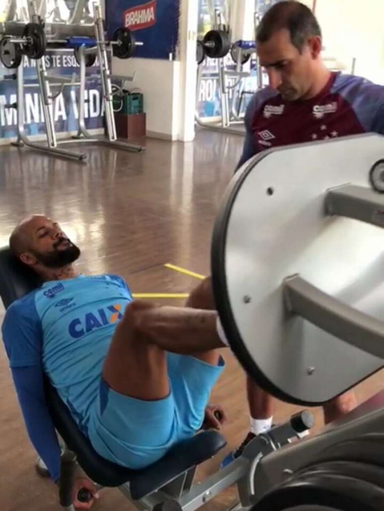 Bruno Silva faz atividades físicas no CT do Cruzeiro #(Foto: Divulgação)