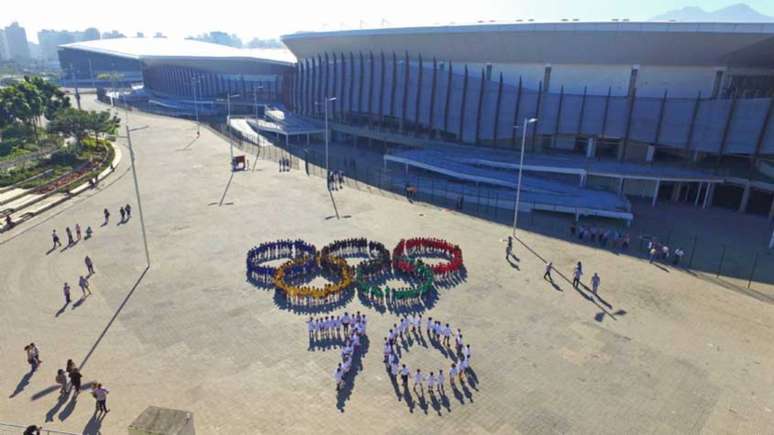 Celebração do Dia Olímpico reuniu crianças e campeão olímpico no Rio de Janeiro (Foto: Rafael Bello/COB)