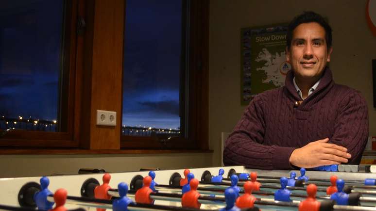 Baz&aacute;n chegou &agrave; Isl&acirc;ndia h&aacute; pouco tempo com um bom emprego