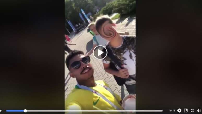 Num dos vídeos que circulam pelas redes sociais, um adolescente é induzido a dizer que quer 'dar para o Neymar'