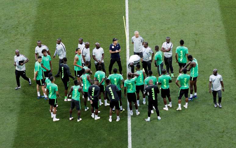 Seleção da Nigéria treina antes de jogo contra a Islândia