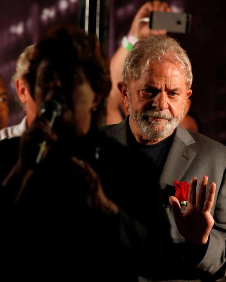 Lula durante ato em Curitiba 28/3/2018 REUTERS/Rodolfo Buhrer 