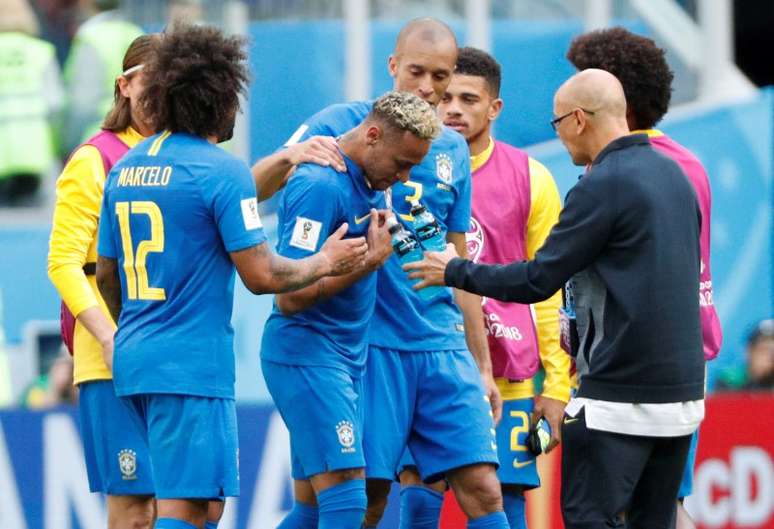 Jogadores do Brasil ap&oacute;s partida com Costa Rica
 22/6/2018      REUTERS/Max Rossi 