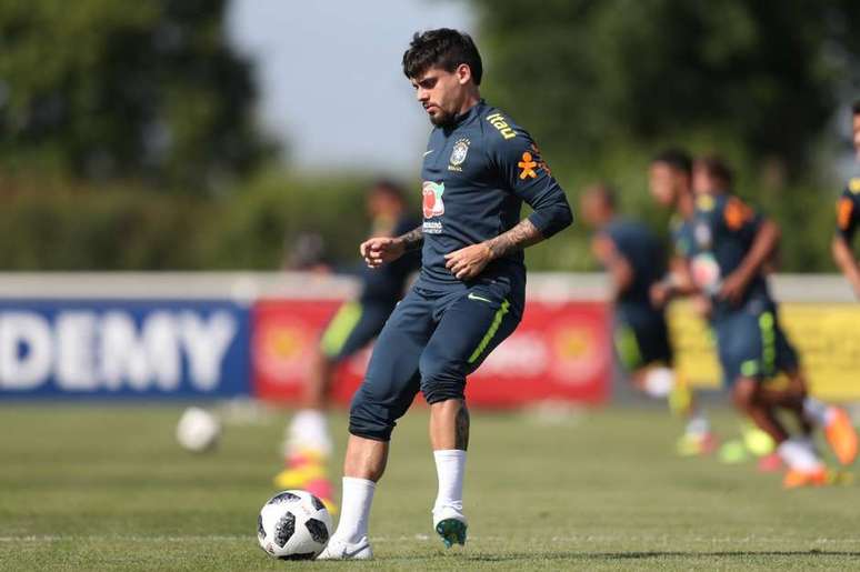 Fágner será titular no segundo jogo da Seleção na Copa