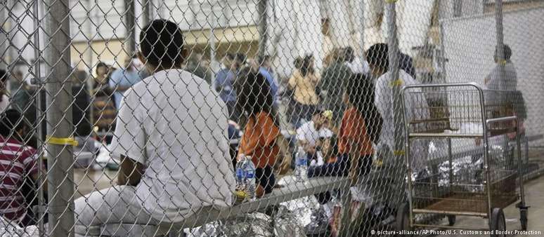 Mais de 2 mil crianças foram separadas dos pais na fronteira dos EUA nas últimas semanas