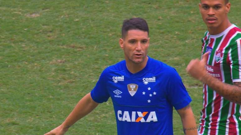 Thiago Neves tem tratamento especial na folga (Foto: Reprodução/TV Globo)