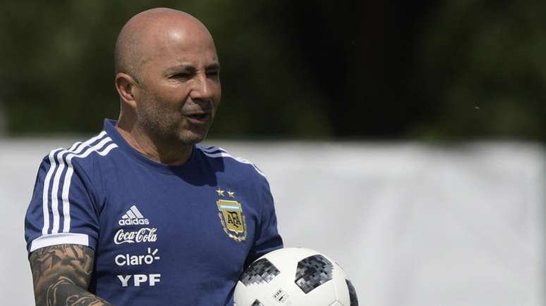 Jorge Sampaoli segue no comando da Argentina, diz a AFA (Foto: AFP/JUAN MABROMATA)