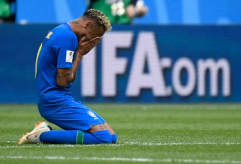 Neymar chora após marcar seu primeiro gol nesta Copa do Mundo (Foto: AFP/CHRISTOPHE SIMON)