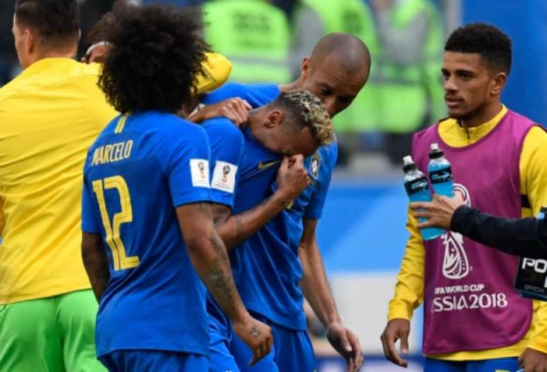 Neymar chorou após a vitória por 2 a 0 sobre a Costa Rica (Foto: AFP/CHRISTOPHE SIMON)