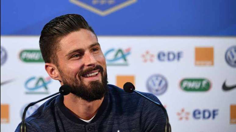 Giroud, durante entrevista coletiva (Foto: FRANCK FIFE / AFP)