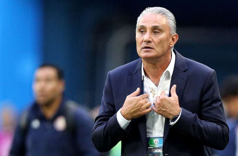 Técnico Tite reage a lance no jogo contra a Costa Rica