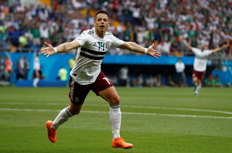 Chicarito Hernández comemora o seu gol contra a Coreia do Sul pelo Grupo F da Copa do Mundo