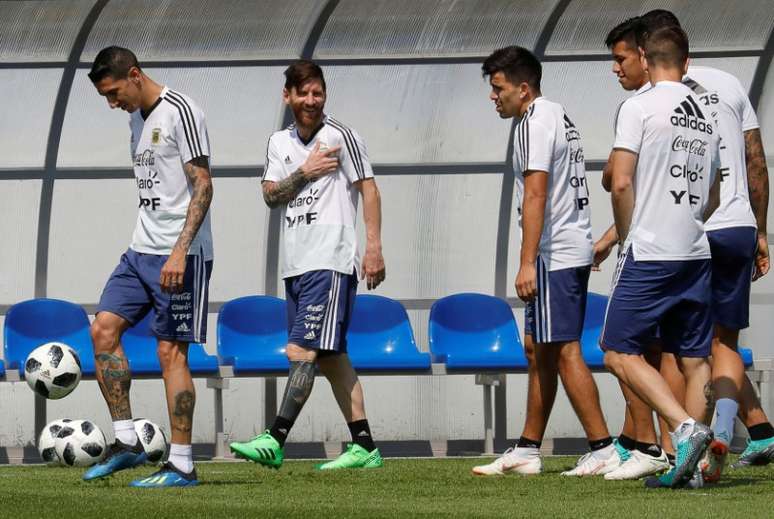 Jogadores da Argentina durante treino
  23/6/2018.    REUTERS/Tatyana Makeyeva 