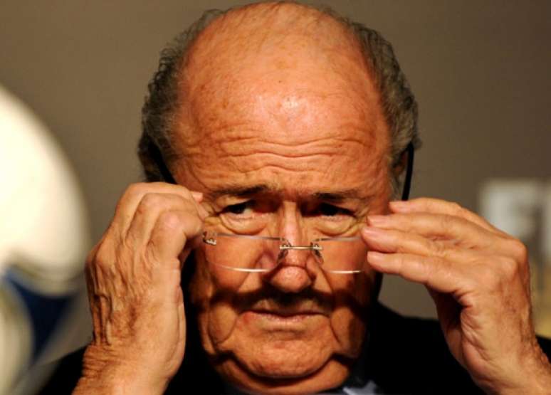 Em entrevista à 'Folha' Blatter afirma que faltou transparência em usa gestão na Fifa (Foto: Nelson Almeida/AFP)