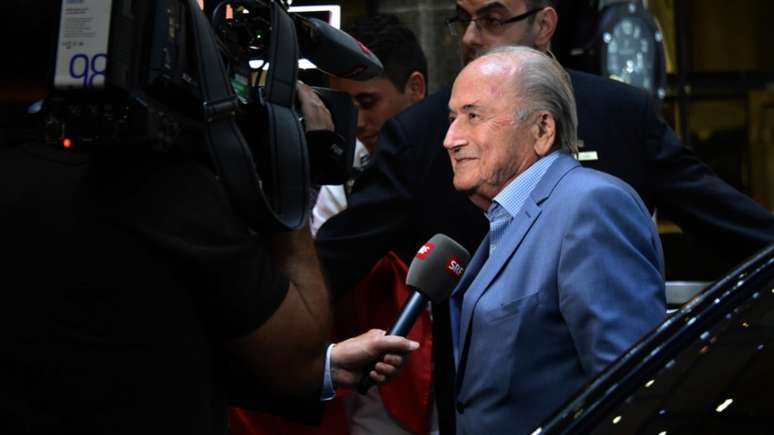 Joseph Blatter está na Rússia para acompanhar a Copa do Mundo. Ele renunciou à presidência da Fifa (Foto: AFP)