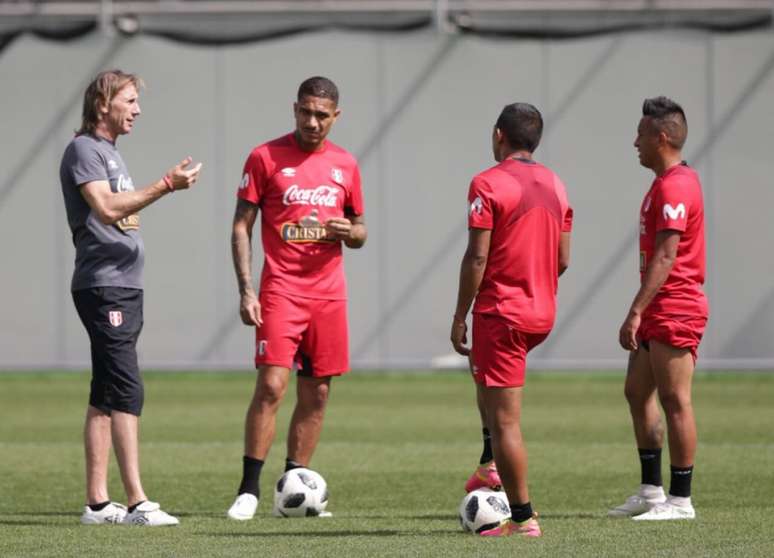 Seleção peruana trenou em Moscou (Foto: Divulgação)