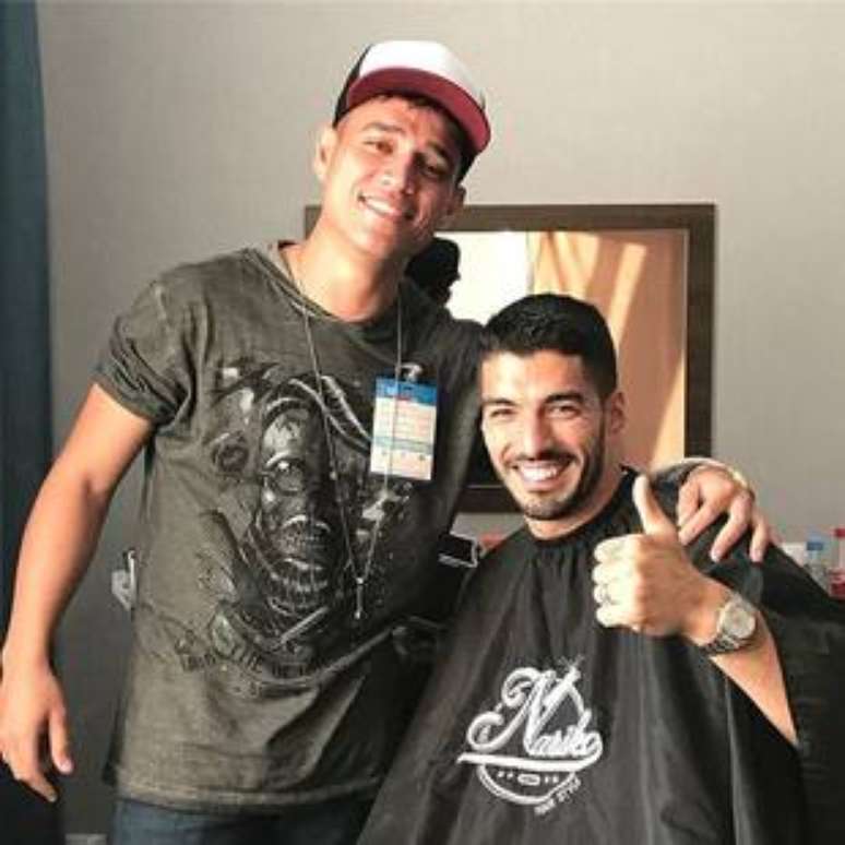 Nariko e Luis Suarez, jogador do Uruguai