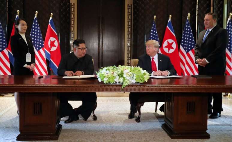 Presidente dos EUA, Donald Trump, e líder norte-coreano, Kim Jong Un, durante cúpula em Cingapura 12/06/2018 REUTERS/Jonathan Ernst