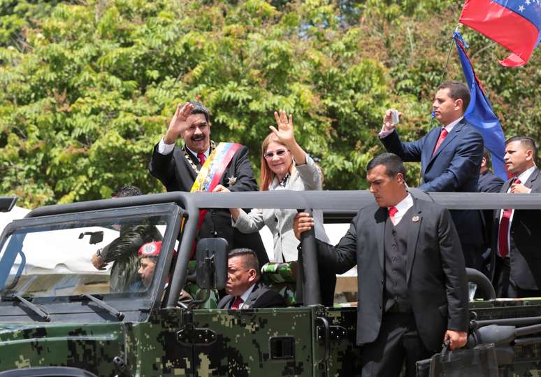 Presidente venezuelano, Nicolás Maduro, durante desfile em carro aberto 24/06/2018 Palácio Miraflores/Divulgação via REUTERS