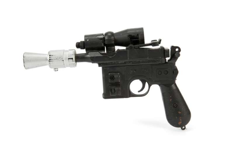 Arma BlasTech DL-44 usada por Han Solo no filme "Star Wars: O Retorno de Jedi" 24/06/2018  Julien's Auctions/Divulga&ccedil;&atilde;o via REUTERS