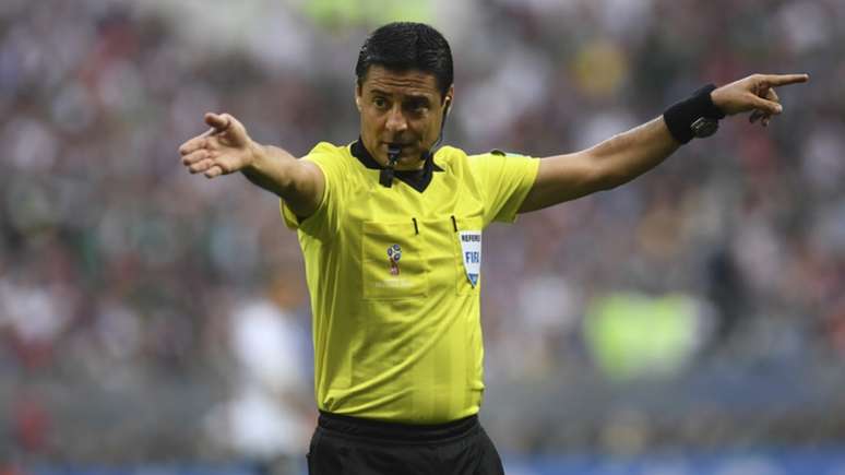 Iraniano será o árbitro da última partida do Brasil na fase de grupos da Copa do Mundo (Foto: Patrik Stollarz/AFP)