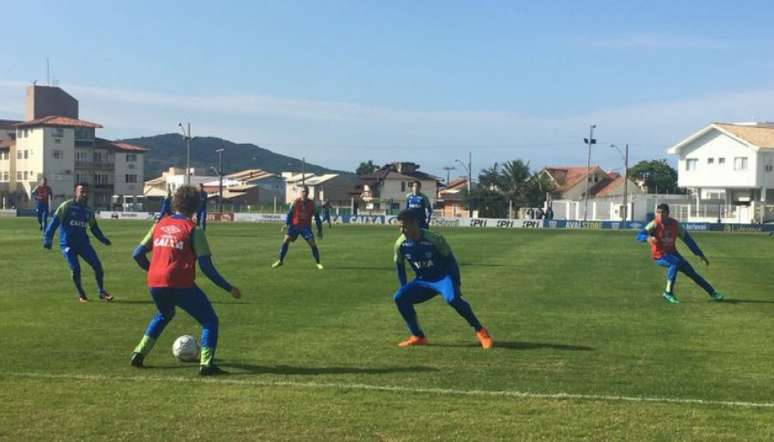 Renato está fora do duelo com o Oeste, nesta terça-feira (Foto: Divulgação / Avaí FC)