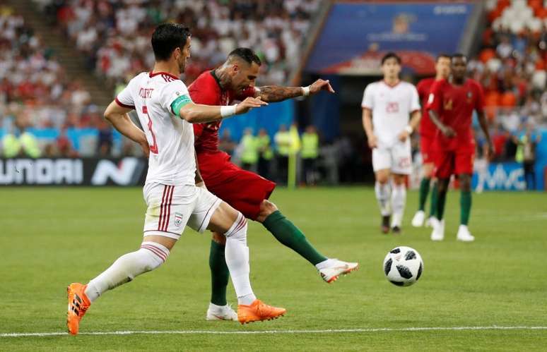 Quaresma chuta de trivela para marcar o gol de Portugal contra o Ir&atilde; 25/06/2018 REUTERS/Matthew Childs