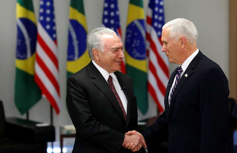 Presidente Michel Temer cumprimenta vice-presidente dos EUA, Mike Pence, em Brasília
26/06/2018 REUTERS/Adriano Machado