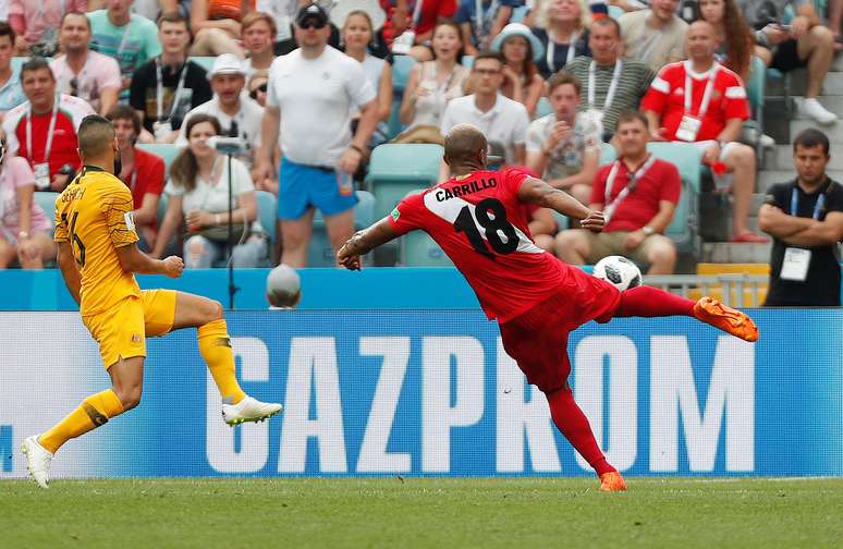 Carillo fez um belo gol de voleio e abriu o placar contra a Austrália em Sochi