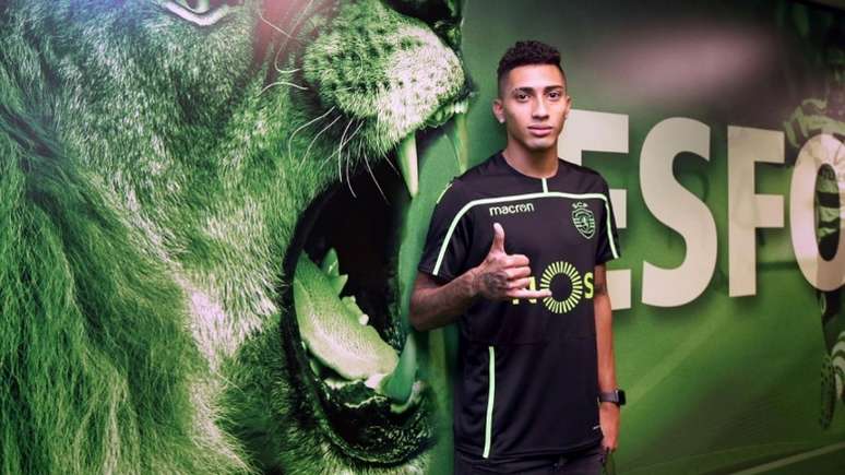 Atacante Raphinha foi confirmado como reforço do Sporting para a temporada 2018/2019 (Foto: Divulgação)