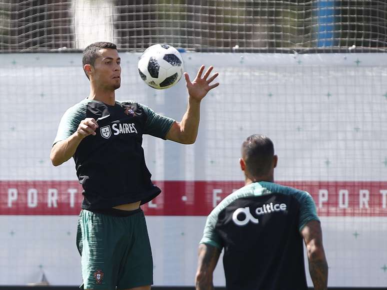 Cristiano Ronaldo em treino da seleção portuguesa 27/06/2018 REUTERS/Axel Schmidt