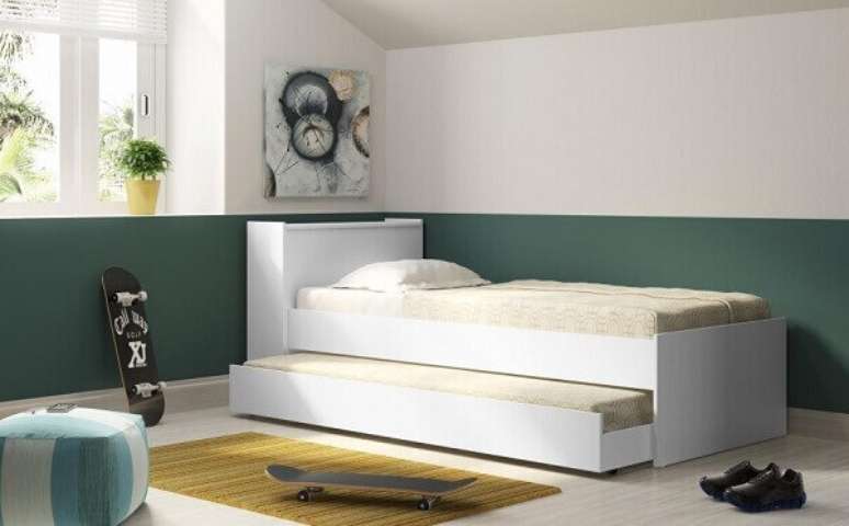30 – O baú da cama é ideal para guardar os travesseiros.