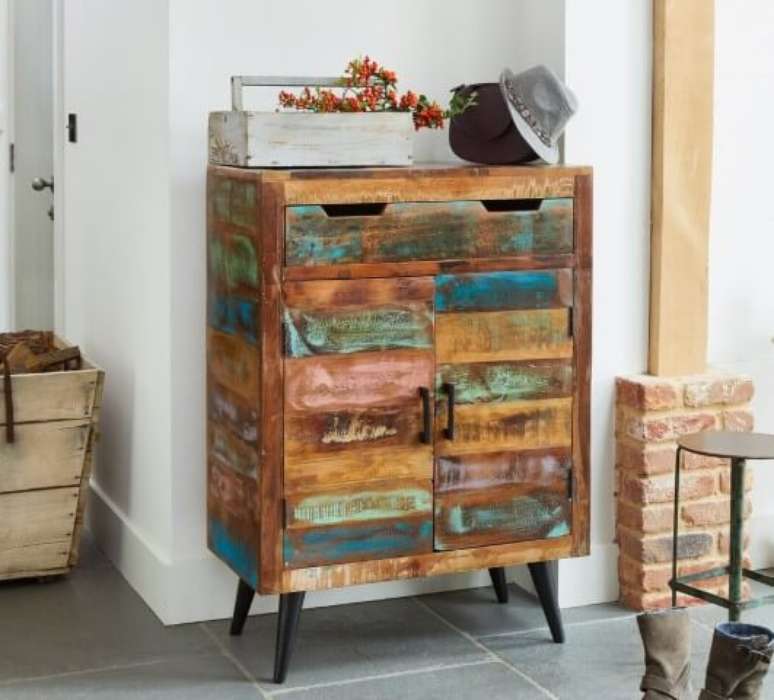 13. O visual r&uacute;stico dessa c&ocirc;moda retr&ocirc; &eacute; bem interessante