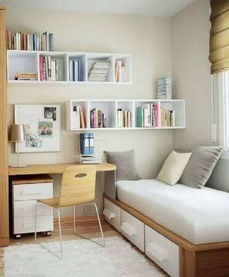 33. Decoração simples para escrivaninha para quarto pequeno de solteiro