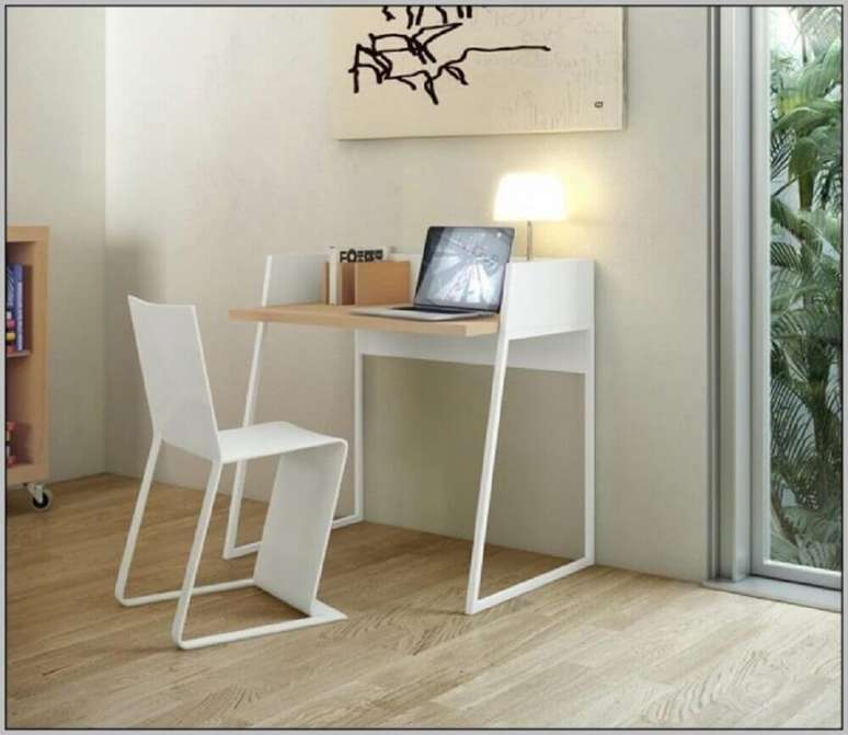 48. Para uma decora&ccedil;&atilde;o moderna, preferia um modelo de escrivaninha pequena com design diferenciado