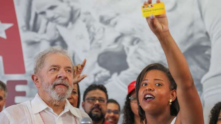 De acordo com Singer, eleitores muito pobres que melhoraram de vida gra&ccedil;as a programas sociais comp&otilde;em hoje o eleitorado de Lula