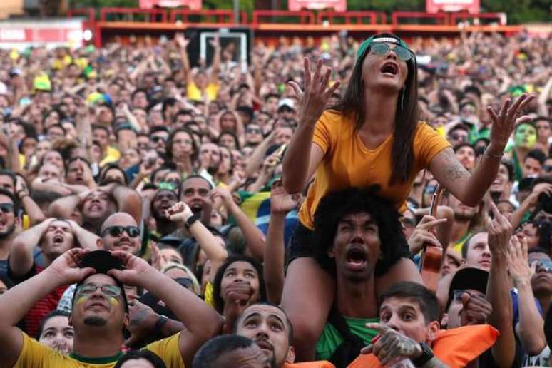 Festa após jogo do Brasil termina em pisoteamento em Minas