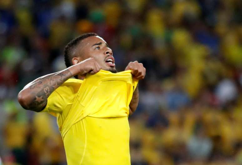 Gabriel Jesus lamenta chance perdida contra a Sérvia