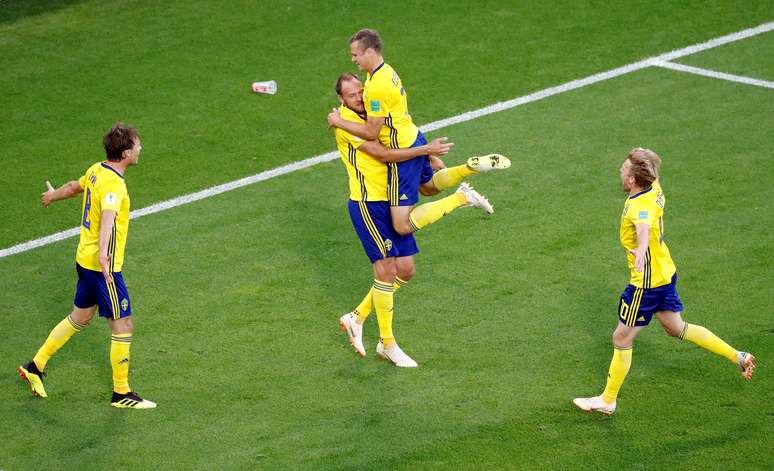 Jogadores da Suécia comemoram segundo gol na vitória contra o México
27/06/2018
REUTERS/Damir Sagolj