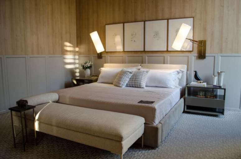 12. Quarto de casal neutro com recamier Barcelona bege. Projeto de Casa Cor SP 2017