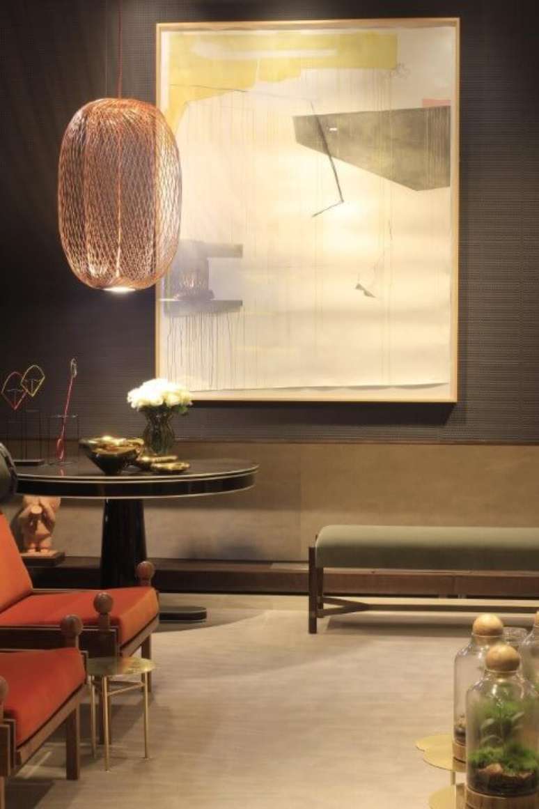 37. Sala de estar com recamier verde musgo. Projeto de Oleg&aacute;rio de S&aacute;