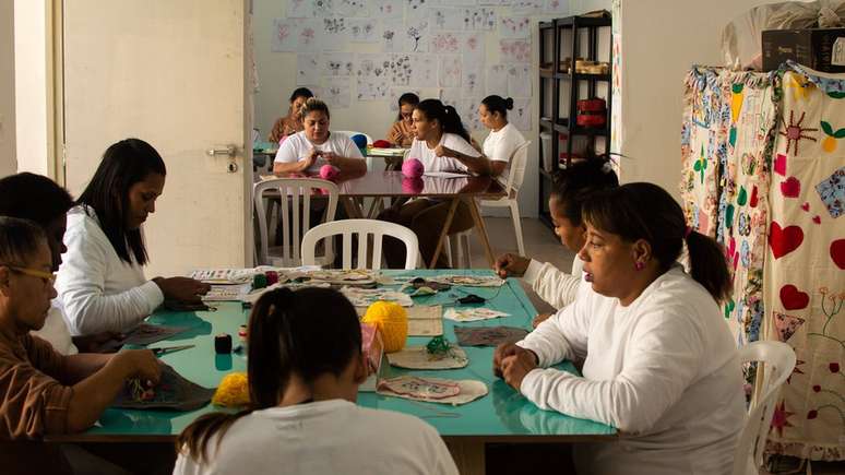 Presas ganham um dia a menos na prisão a cada três que trabalham na cooperativa